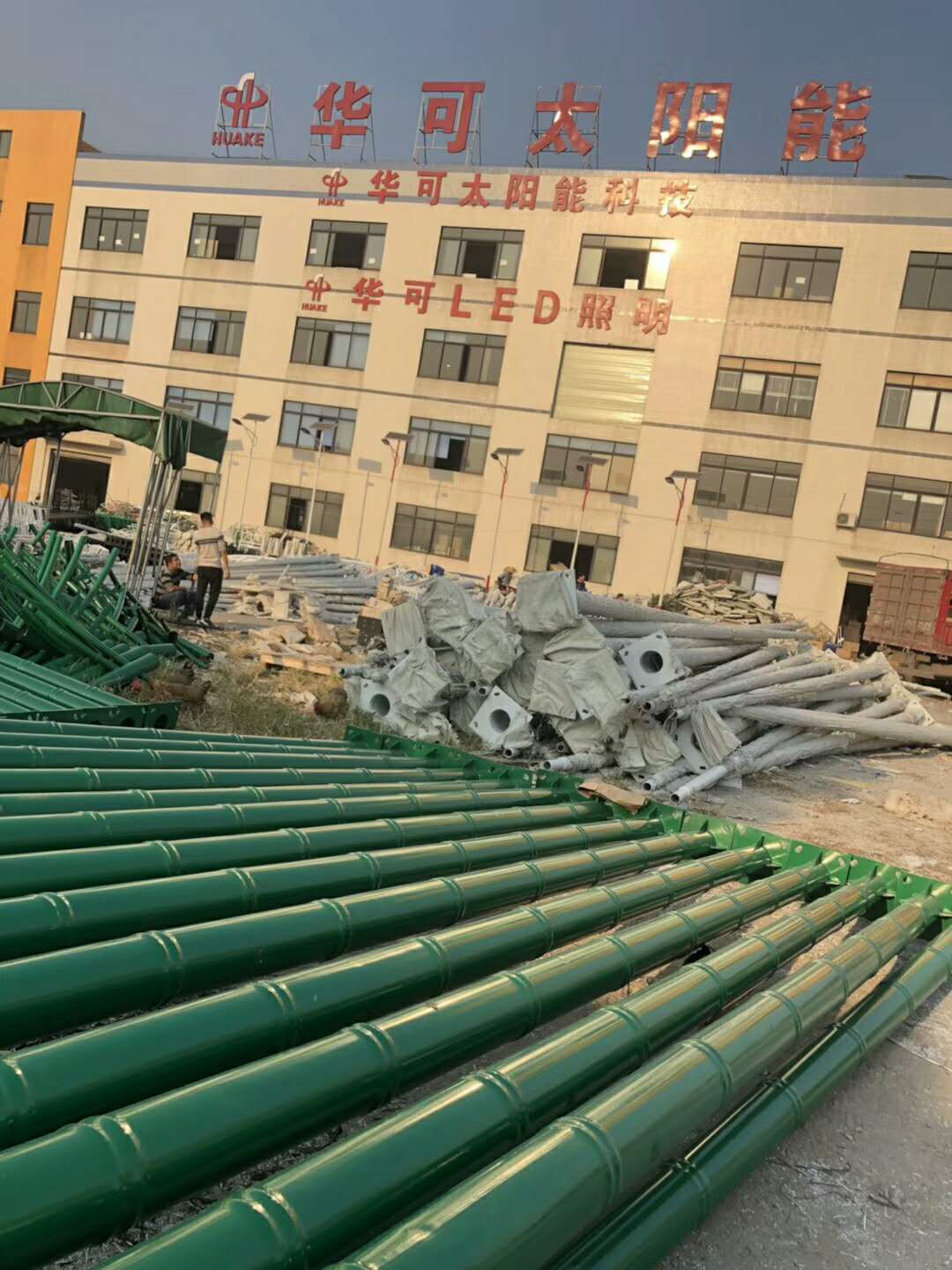 贵州代总的100套竹节杆太阳能路灯即将完工！